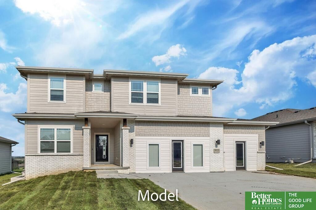 Property Photo:  8613 N 177 Street  NE 68007 