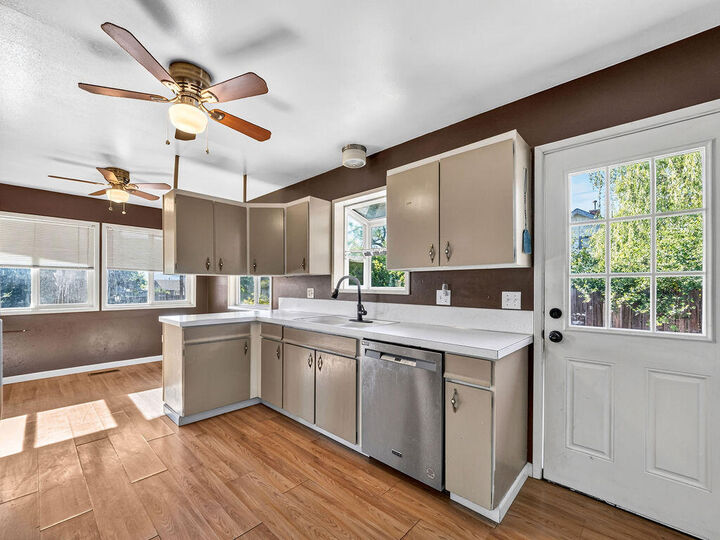 Property Photo:  2439 Berkeley Street  OR 97601 