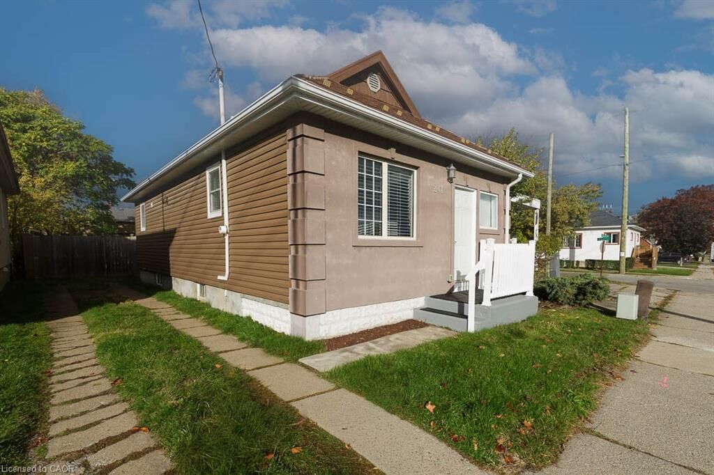 Property Photo:  241 Vine Street  ON L2M 4S9 