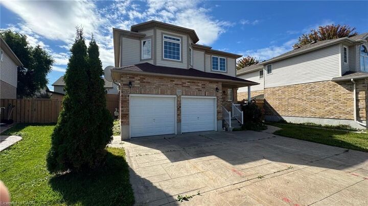 Property Photo:  505 Bridlewreath Court Upper  ON N2E 3V6 