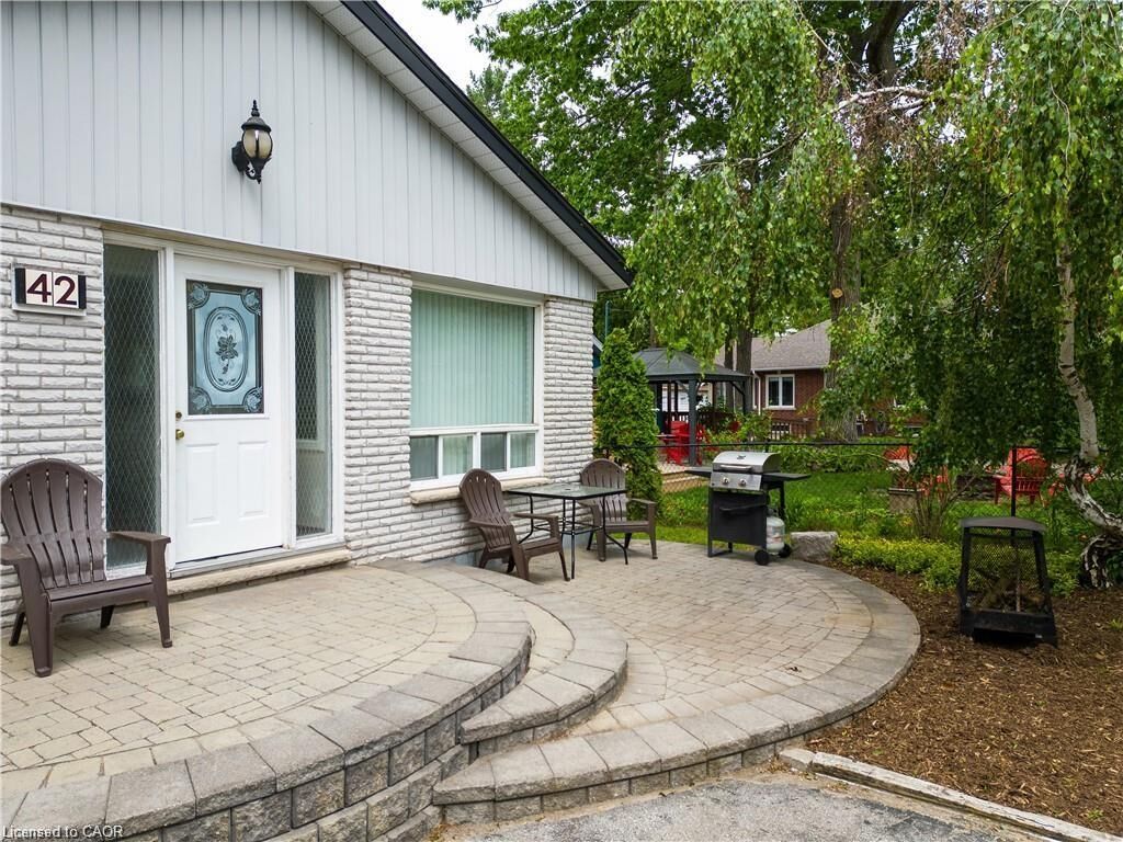 Property Photo:  42 5th Lane  ON L9Z 2E9 