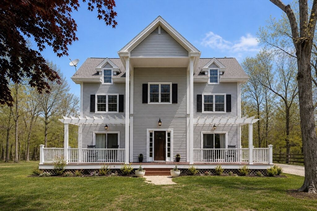 Property Photo:  10 North Bog Rd  MA 02539 