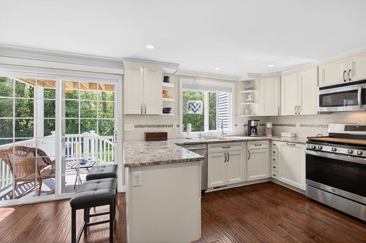 Property Photo:  27 Jefferey Ln 27  MA 01832 