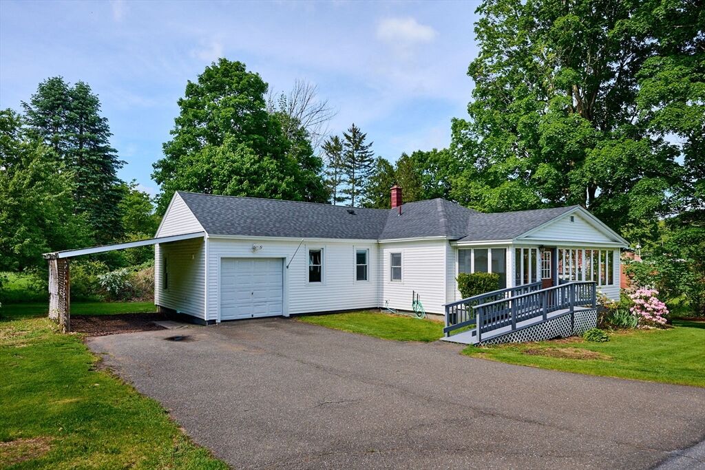 Property Photo:  4 Petticoat Hill Rd  MA 01096 