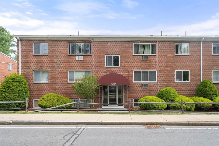 Property Photo:  135 Winthrop St 4A  MA 01702 