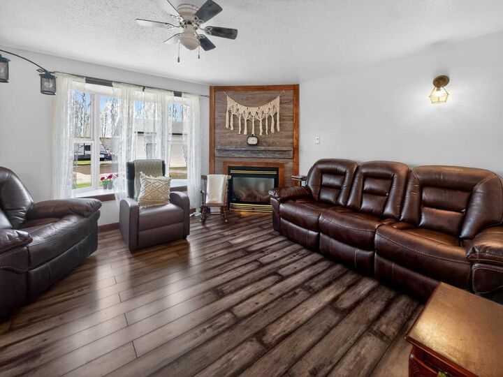 Property Photo:  9229 95 Avenue  AB T0H 2H0 
