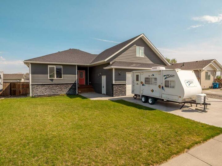 Property Photo: 757 28 Street AB T0L 0Z0