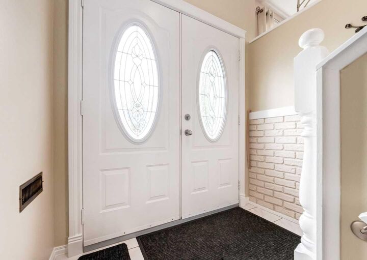 Property Photo:  332 Pinemont Road NE  AB T1Y 1V7 
