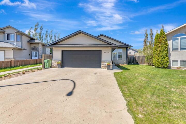 Property Photo:  4814 16 Street  SK S9V 0V6 