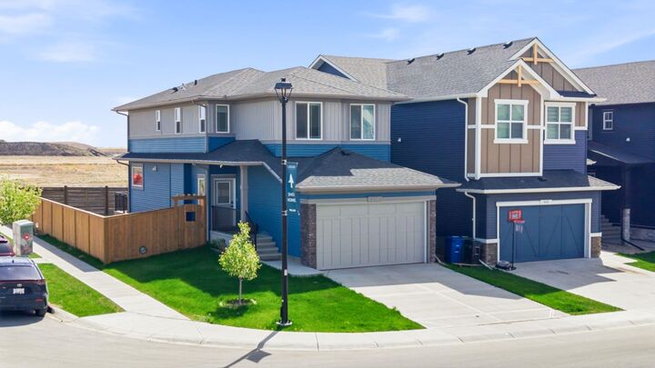 936 Langholm Drive SE — photo 1