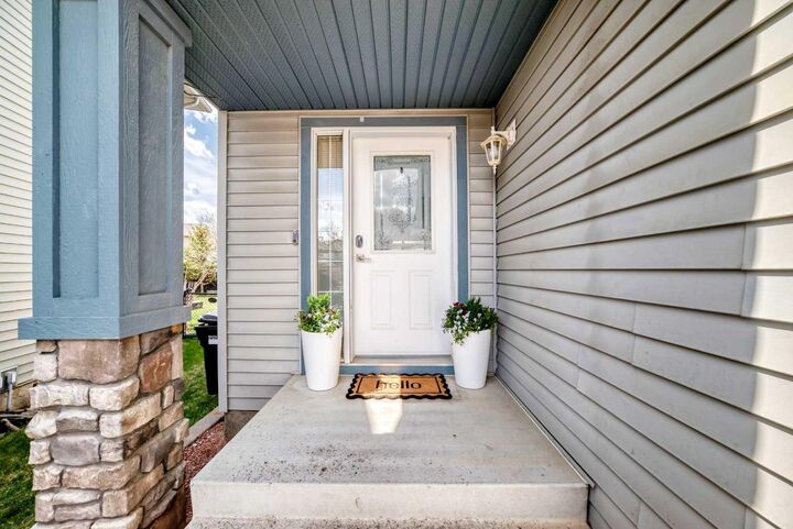 Property Photo: 153 Cougarstone Place SW AB T3H 4W8