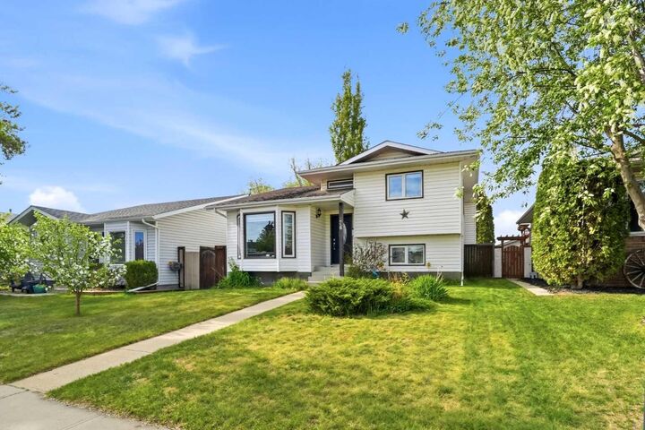Property Photo: 76 Dixon Crescent AB T4R 2H5