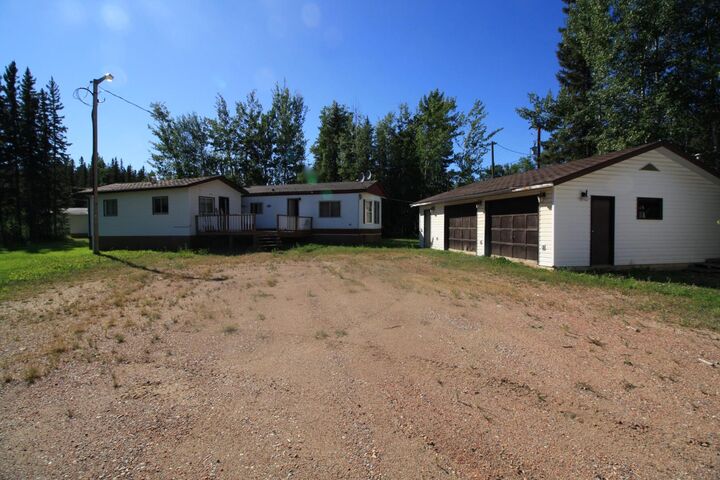 Property Photo: 953 Bear Paw Crescent AB T0H 4E0