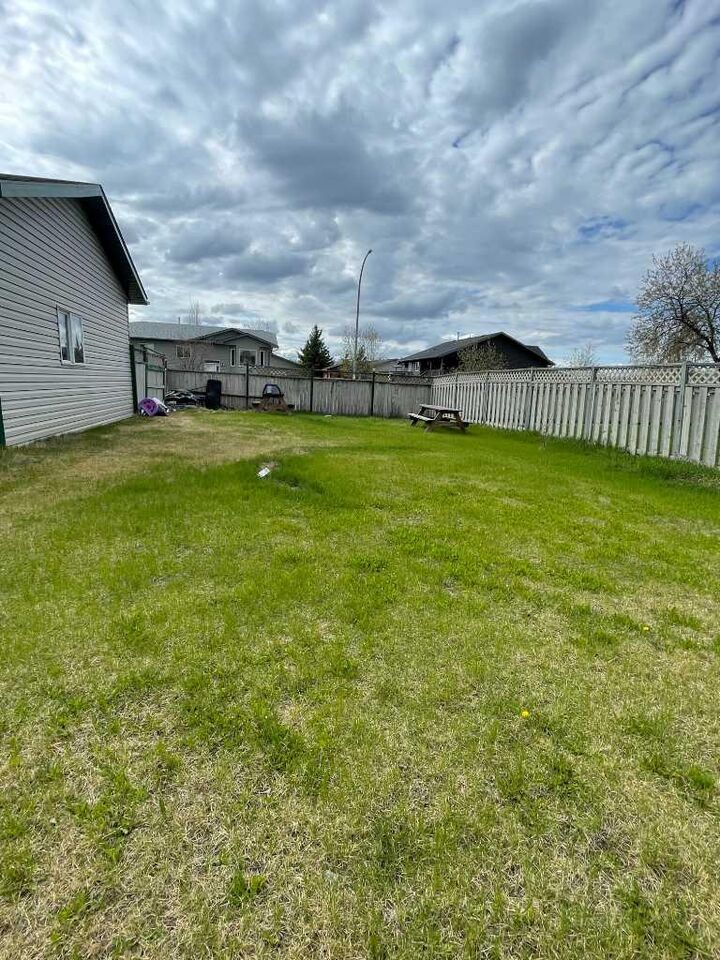 Property Photo: 12 Bison Crescent AB T0H 1Z0