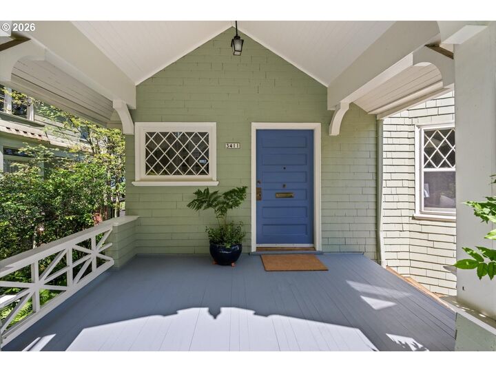 Property Photo:  3411 NW Thurman St  OR 97210 