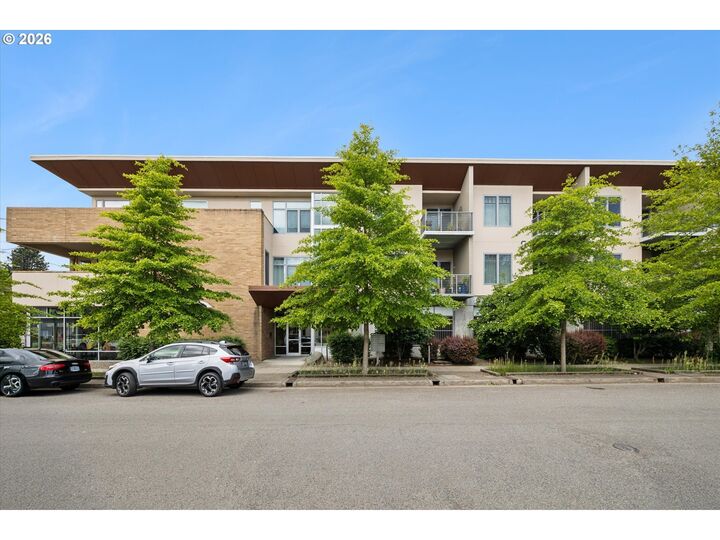 Property Photo:  3525 NE 50th Ave 303  OR 97213 