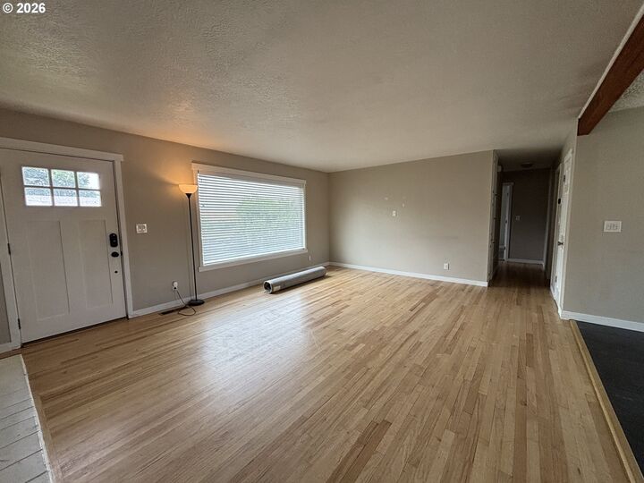 Property Photo: 924 SW 33rd St OR 97801