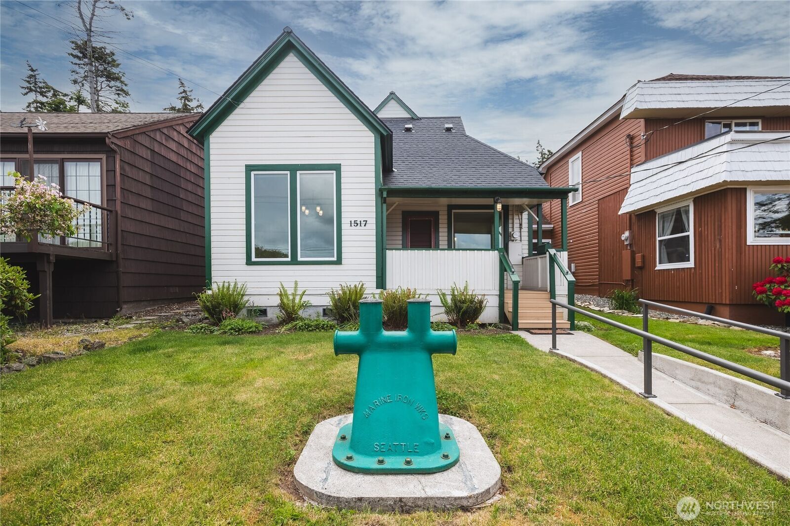 Property Photo:  1517  6th Street  WA 98221 