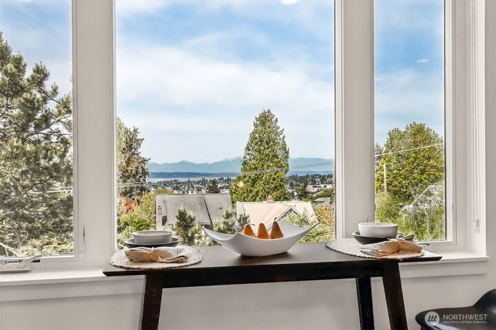 Property Photo:  5819  Phinney Avenue N 405  WA 98103 