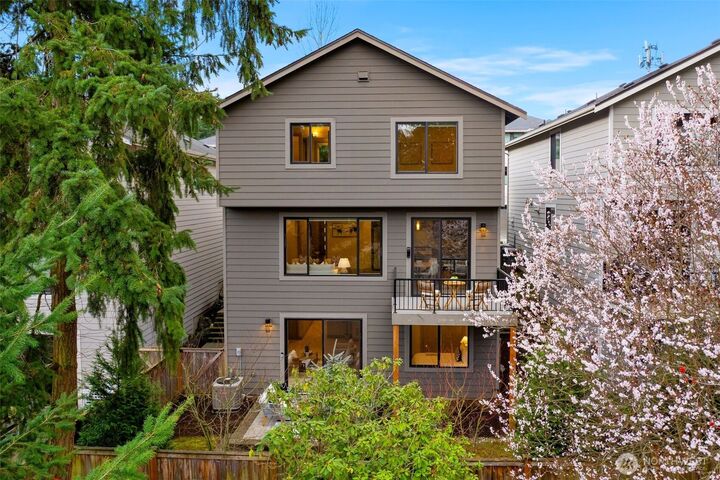 Property Photo: 14118 74th Court NE 10 WA 98034
