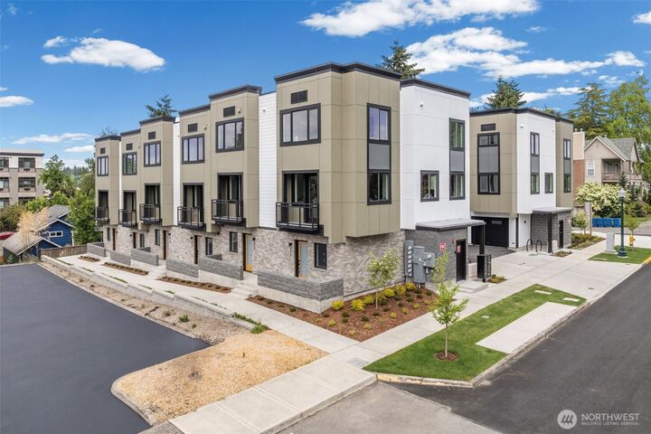 Property Photo:  516  13th Avenue SE 1301  WA 98501 