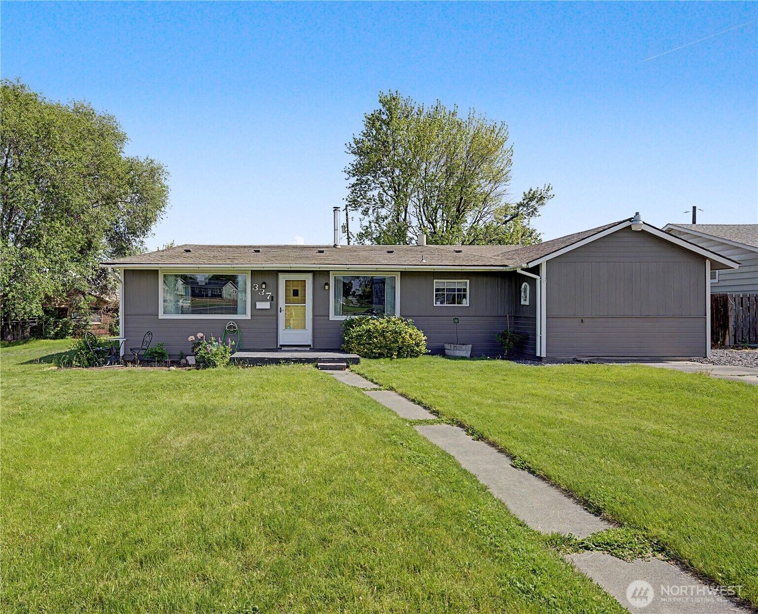 Property Photo:  337 N Clark Road  WA 98837 