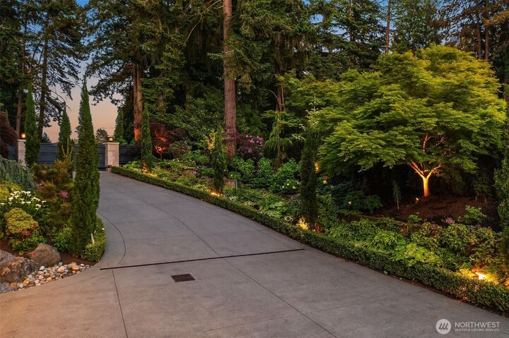 Property Photo: 3253 Hunts Point Road WA 98004