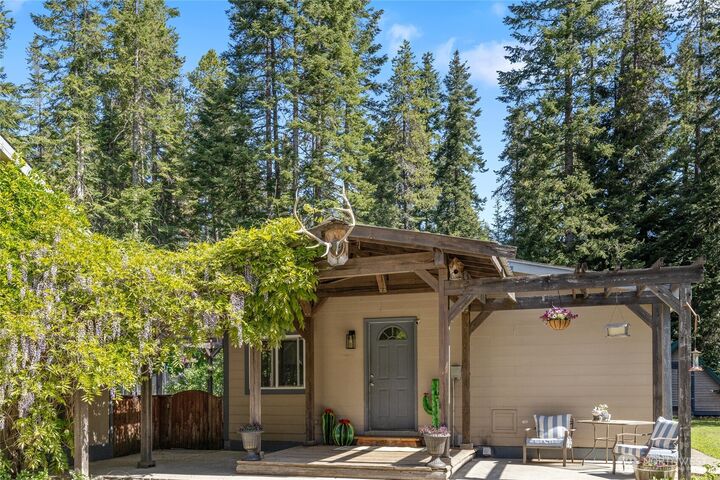 Property Photo:  540  Hawthorn Lane  WA 98925 