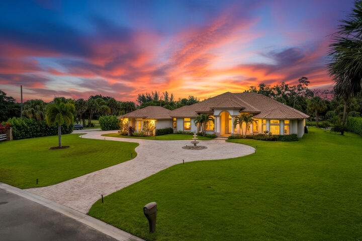 Property Photo:  142 Brynhurst Court  FL 33413 