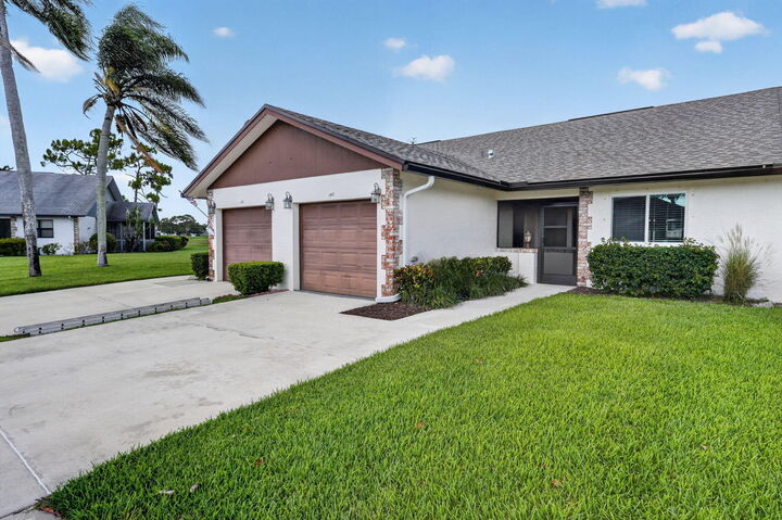 Property Photo:  140 S Moccasin Trl Trail S  FL 33458 