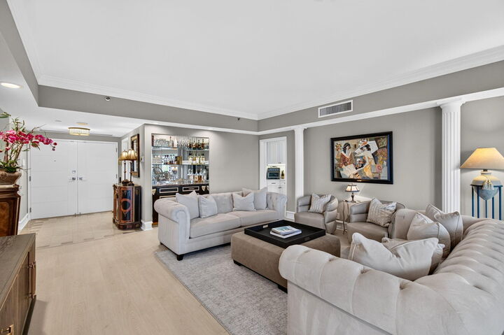 Property Photo:  300 SE 5th Avenue 6160  FL 33432 
