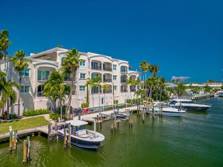 Property Photo: 2720 NE 15th Street 303 FL 33304