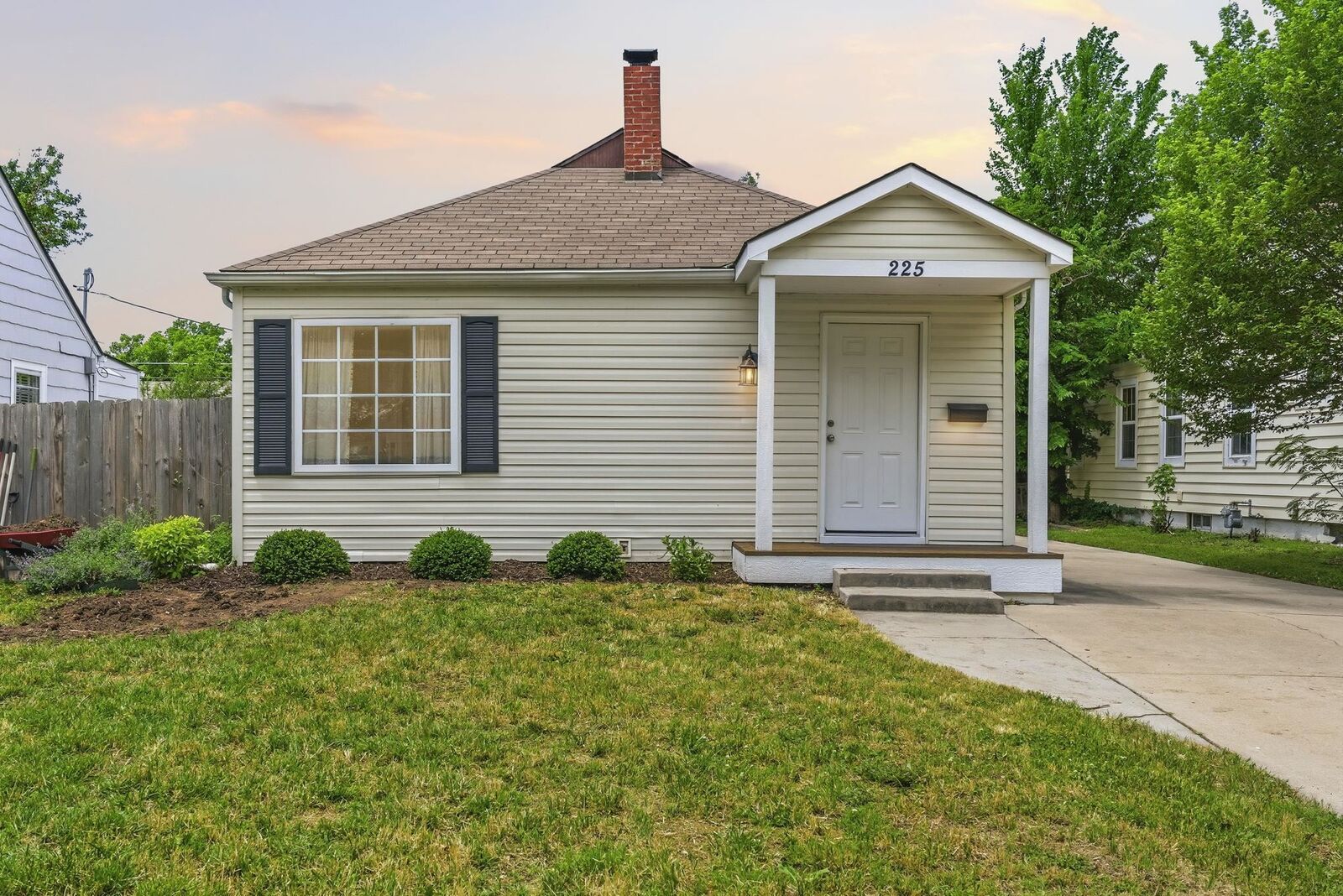Property Photo:  225 S Bleckley Dr  KS 67218 