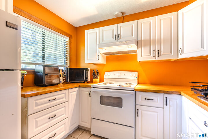 Property Photo: 4 Woods Way 4 CT 06798