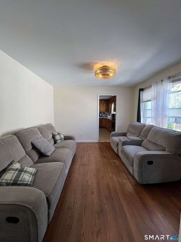 Property Photo:  200 Robin Street 2  CT 06606 