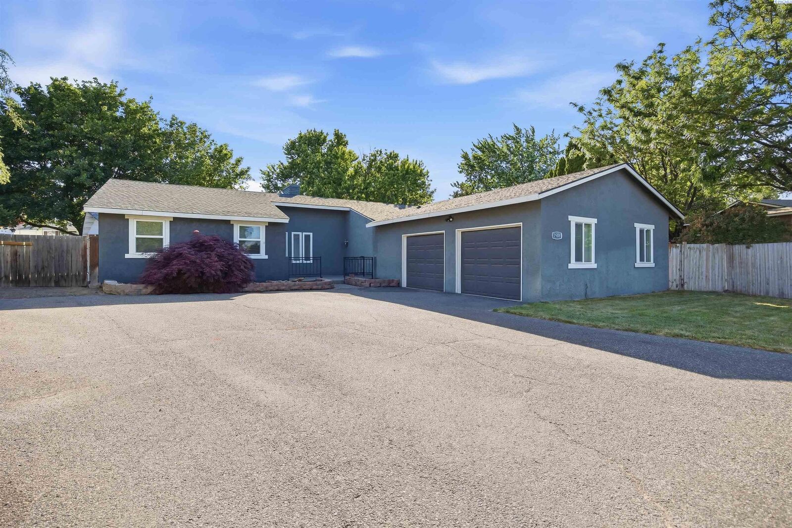 Property Photo: 2508 S Edison Pl WA 99338