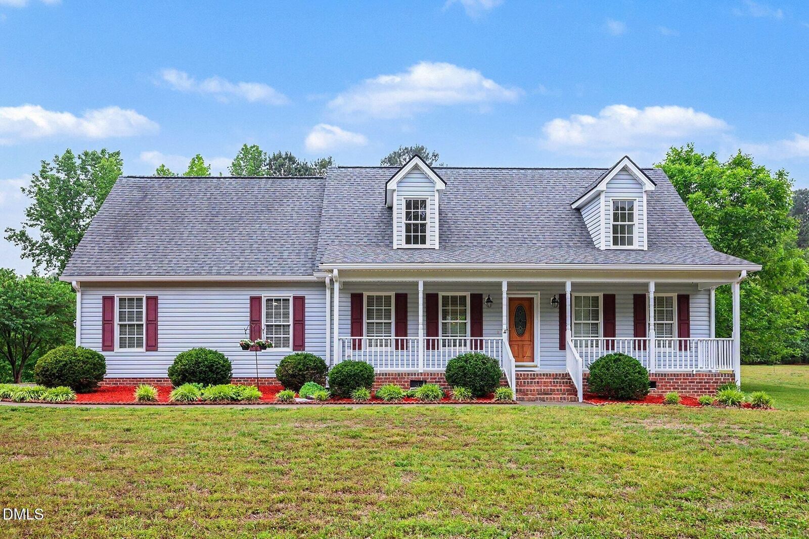 Property Photo:  100 Linnett Court  NC 27596 