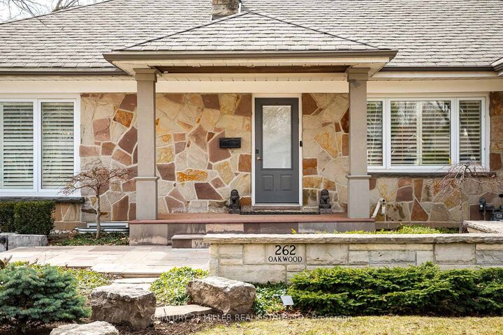 Property Photo:  262 Oakwood Crescent  ON L6K 3M8 
