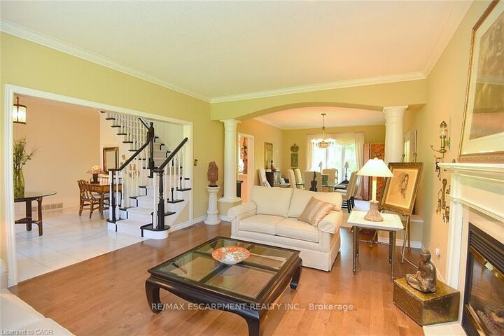 712 Robson Road — photo 1