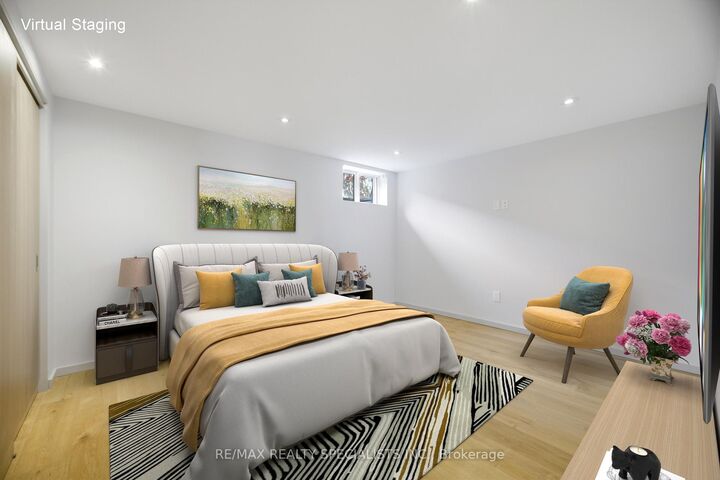 Property Photo: 870 Hollowtree Crescent ON L4Y 2V2