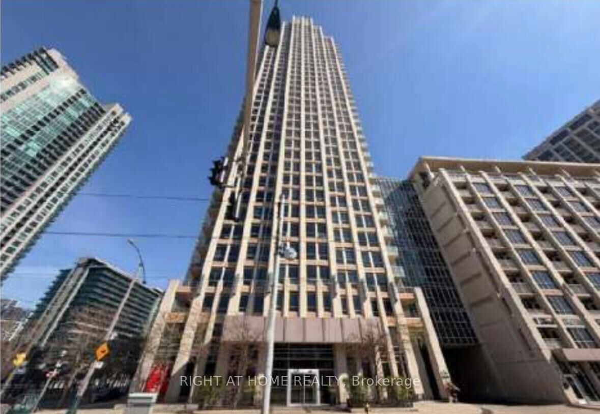 Property Photo: 628 Fleet Street 405 ON L5H 4C6