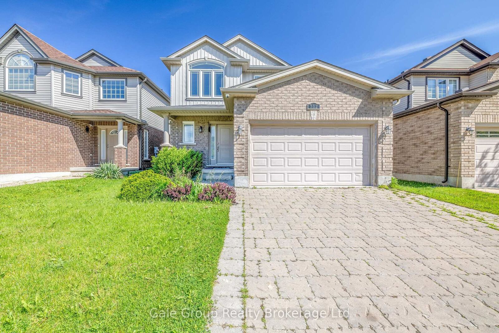Property Photo: 712 Blackacres Boulevard ON N6G 0J1