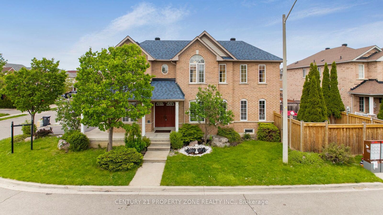 Property Photo: 29 Oakmeadow Drive ON L7A 2L9