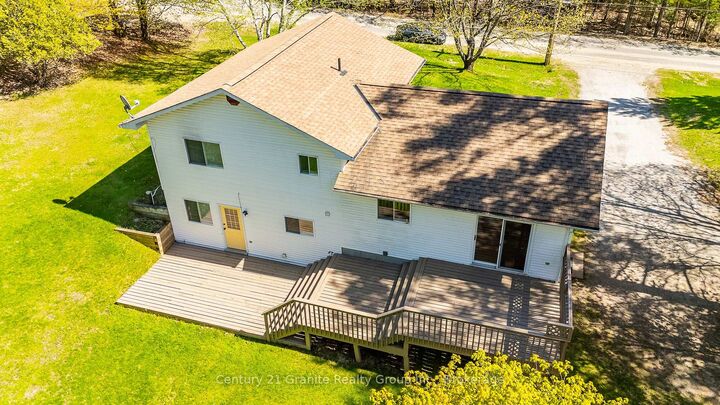 117 Riverside Drive E — photo 1