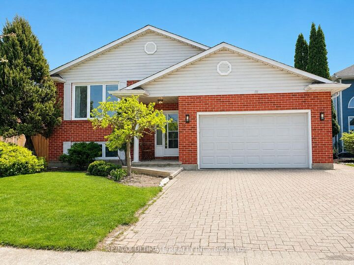 12 Stoney Brook Crescent — photo 1