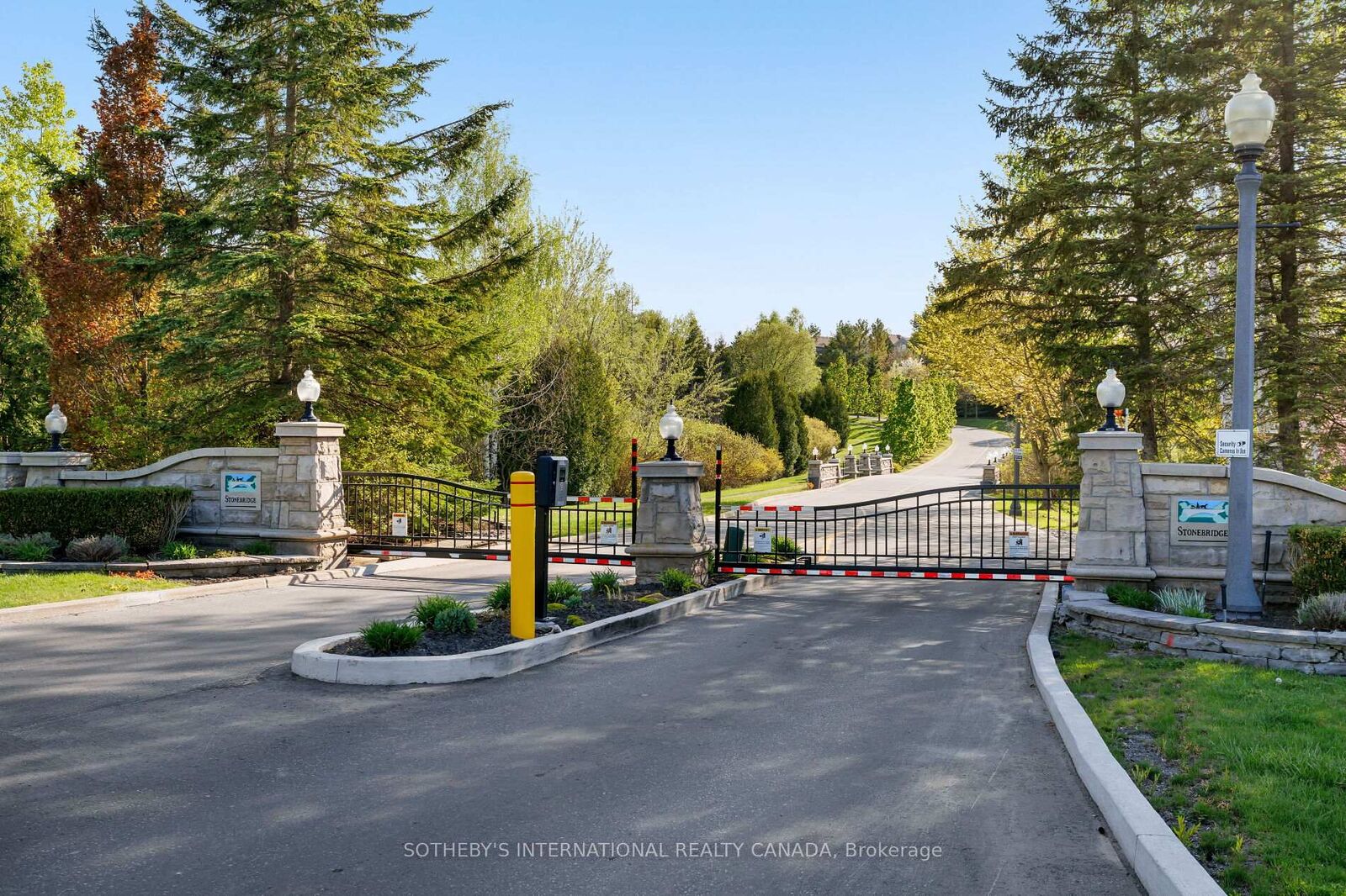 Property Photo: 463 Crossing Bridge Place ON L4G 7N1