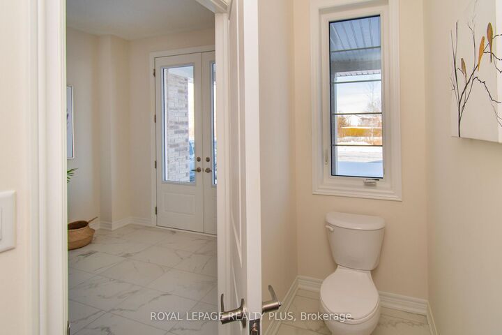 Property Photo:  147 Dovedale Drive  ON L4P 0S6 
