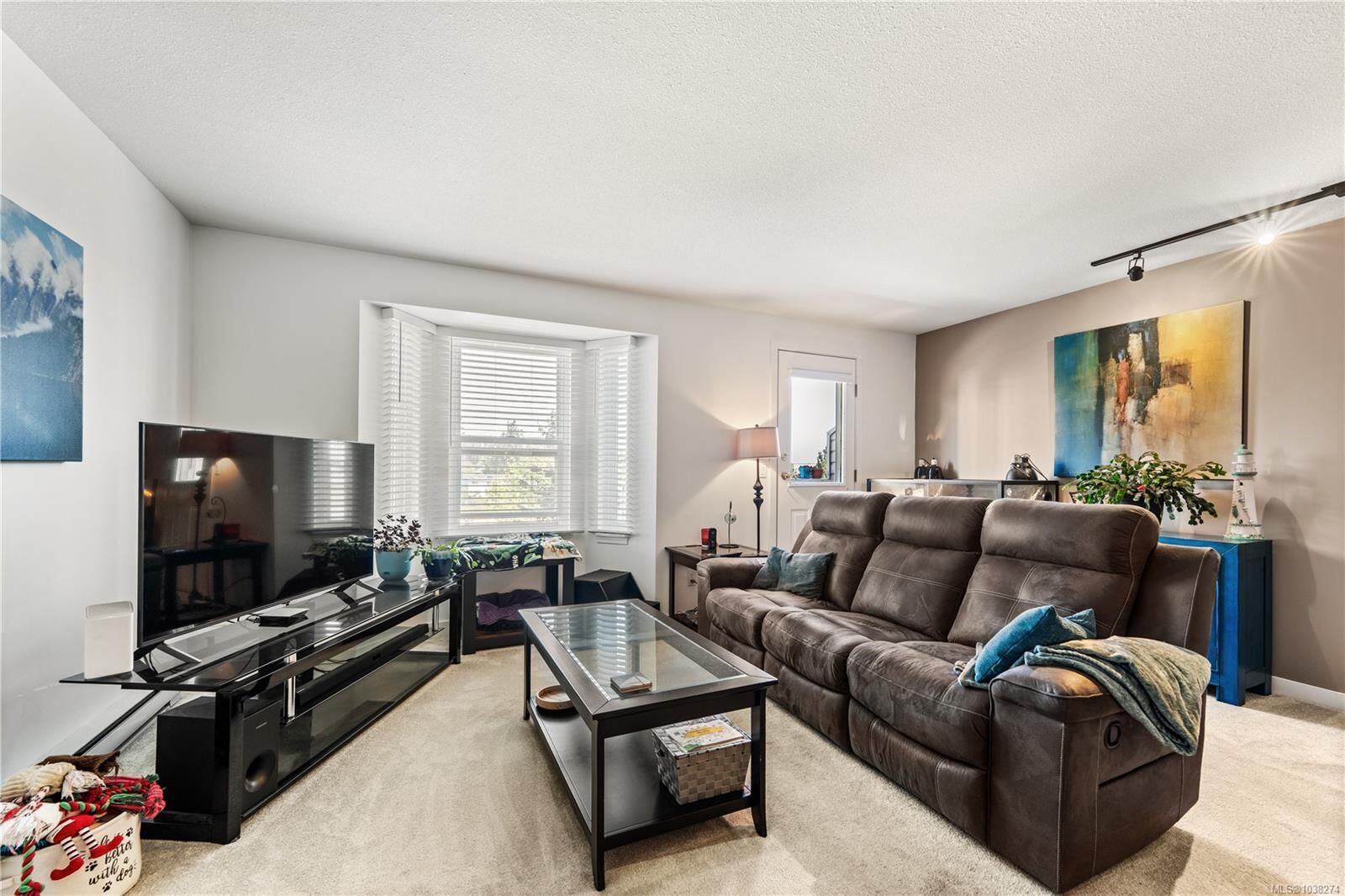 Property Photo: 1663 Dufferin Cres 3 BC V9S 5T4