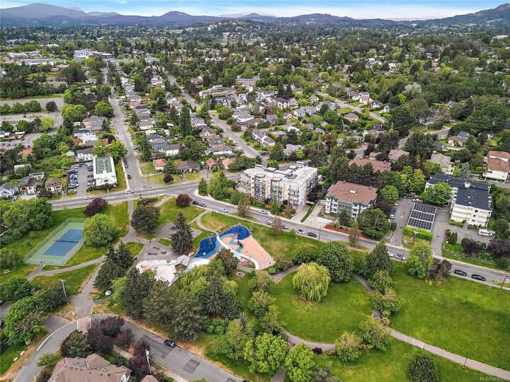 Property Photo:  935 Cloverdale Ave 307  BC V8X 2T4 