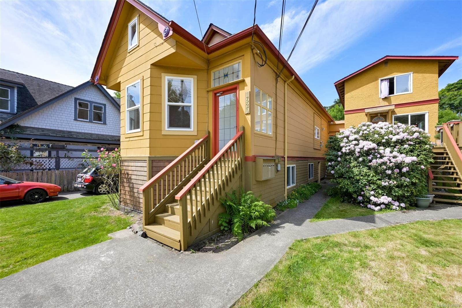 Property Photo: 1620 Camosun St BC V8T 3E6